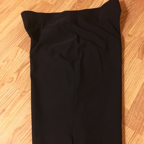 Ladies Attyre black knit shorts sz 12 - Picture 2 of 7